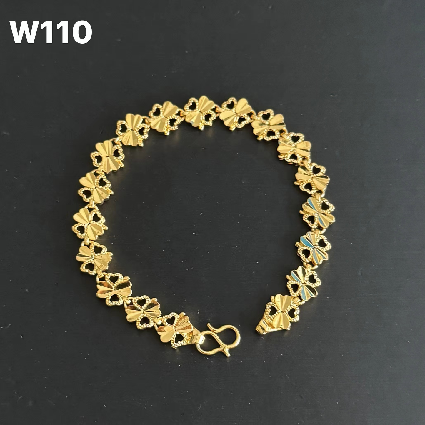 W110 Clover Bracelet