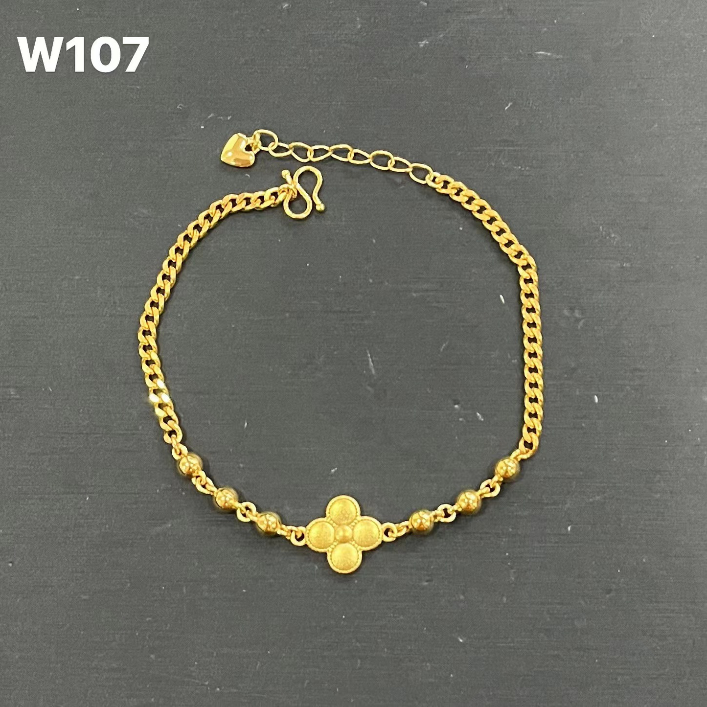 W107 Clover Bracelet